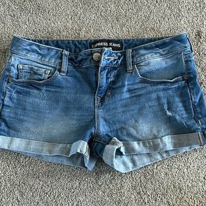 Express Jean shorts mildly distressed size 6